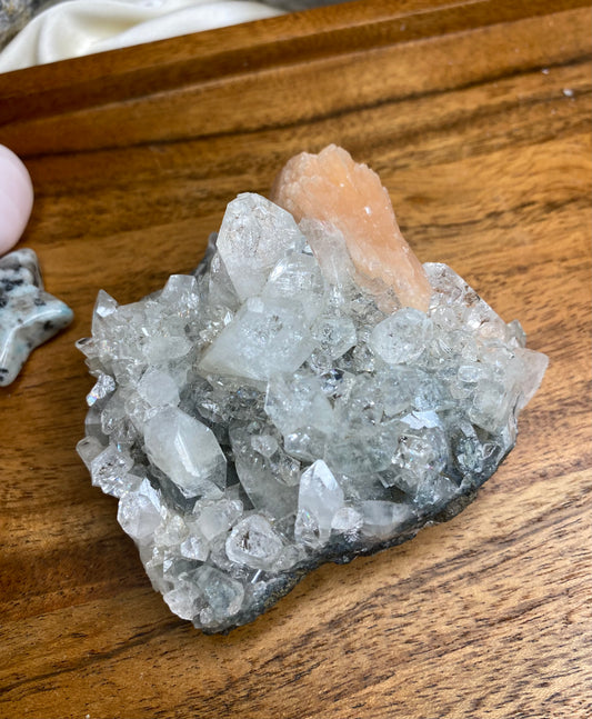 Apofyllit kluster #1