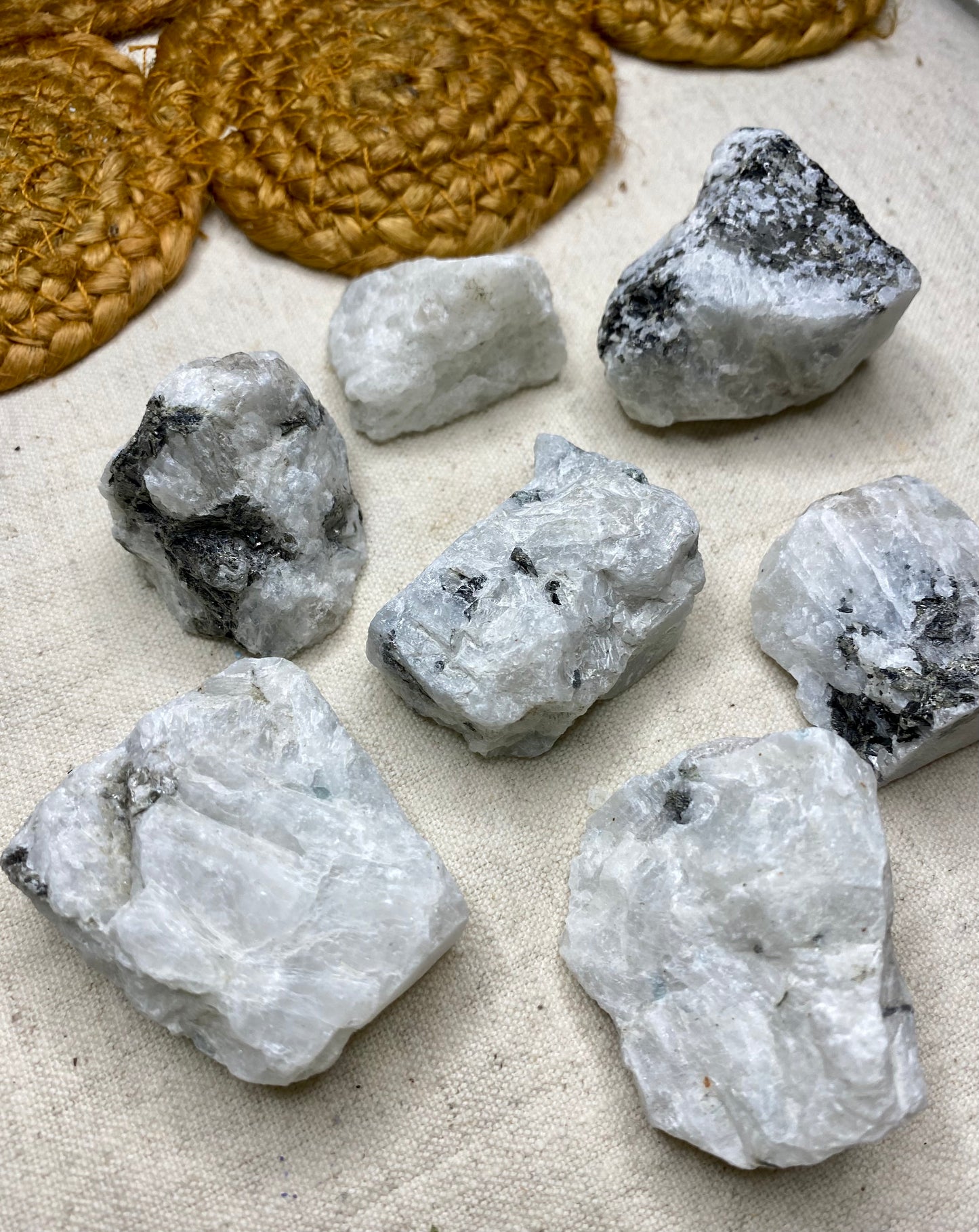 Rå regnbågsmånsten