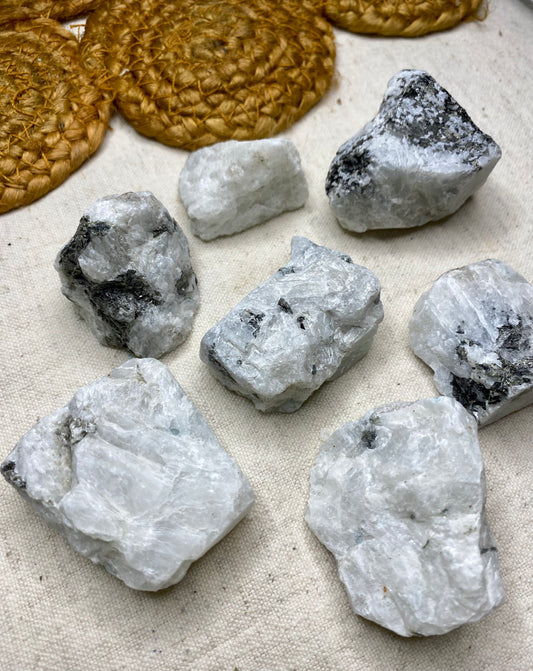 Rå regnbågsmånsten