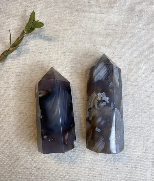 Svart blomsteragat torn