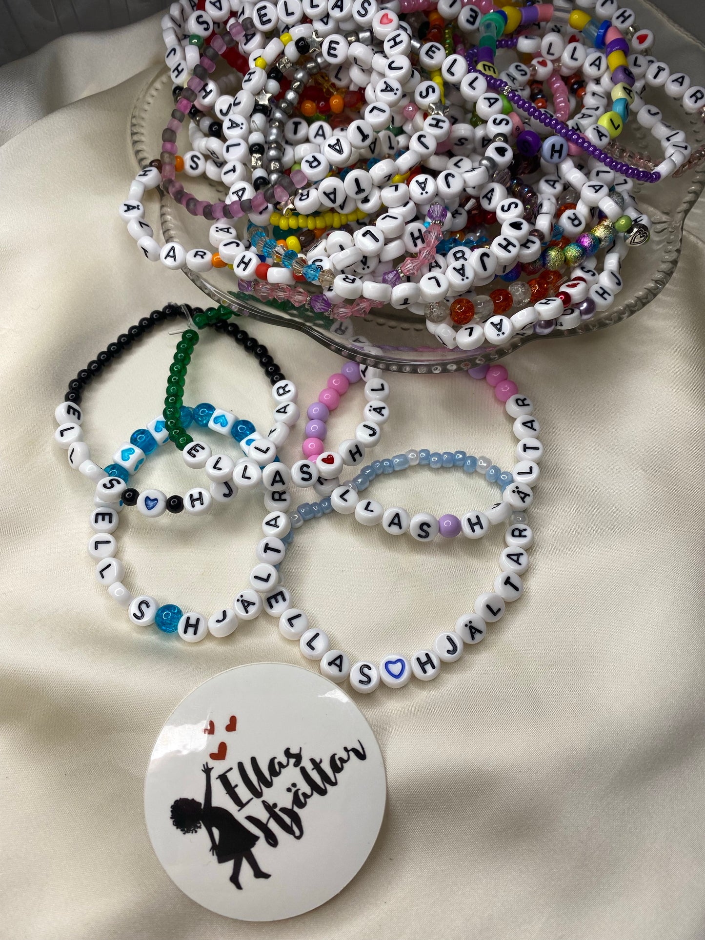 Ellas hjältar armband