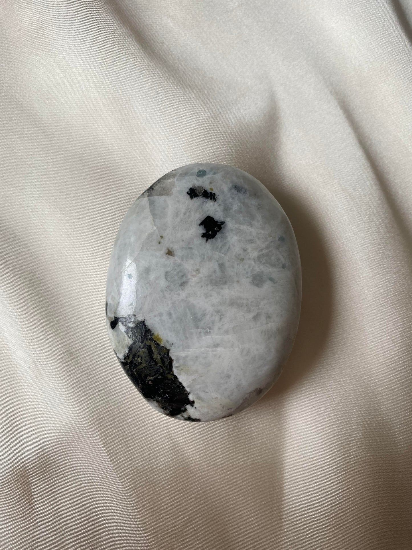 Regnbågsmånsten handsten